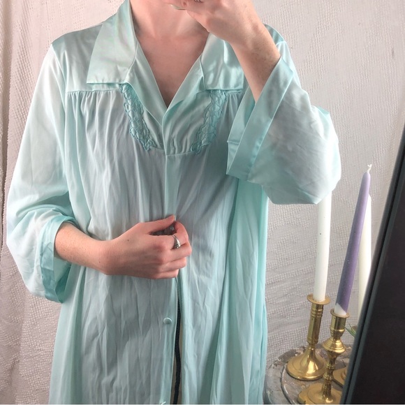 Vintage lingerie robe - Picture 2 of 6
